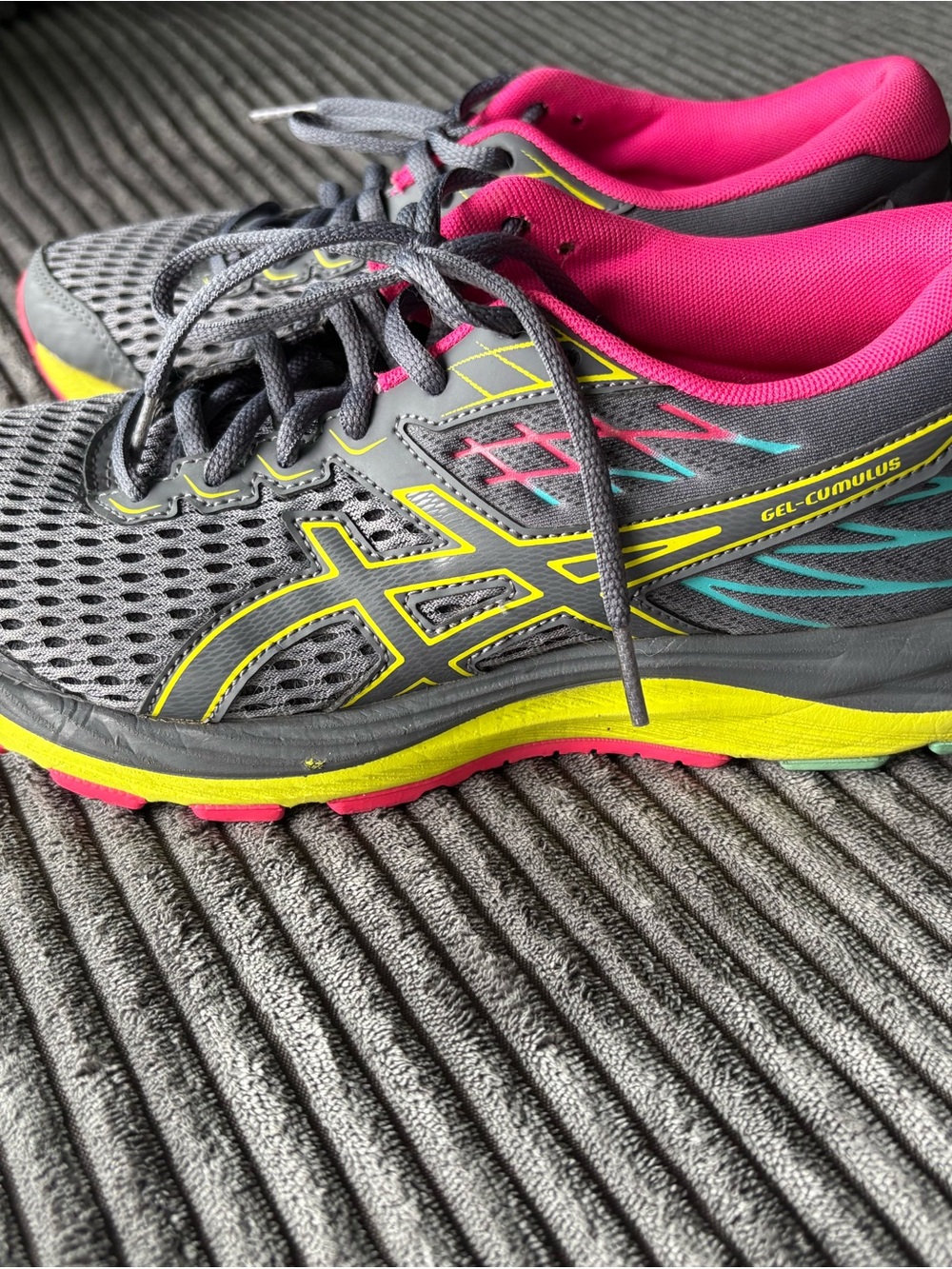 ASICS Gel-Cumulus 21 Running Shoes Youth Size 4.5Y Gray Pink Yellow